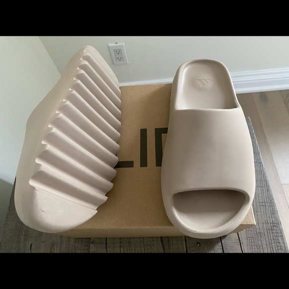 SOLD! Yeezy Slide Pure - Picture 4 of 5